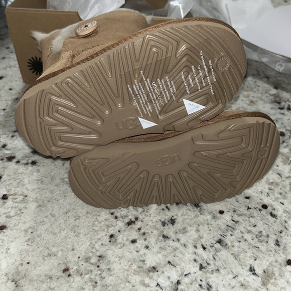 Bailey Button II Boot - Picture 9 of 9